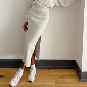 Aritzia hush knit skirt (S)